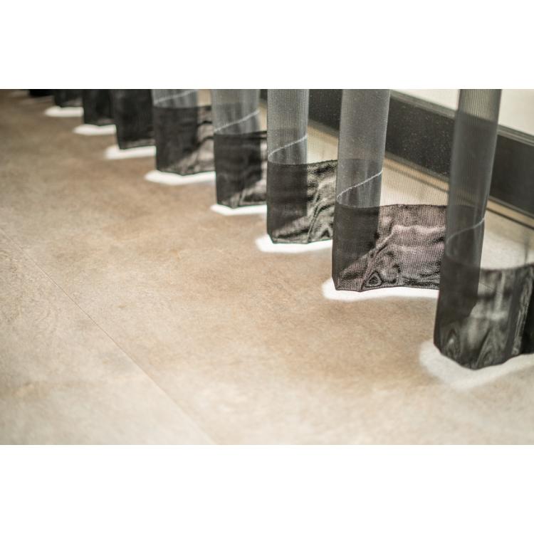 Inbetween Bellis Zwart